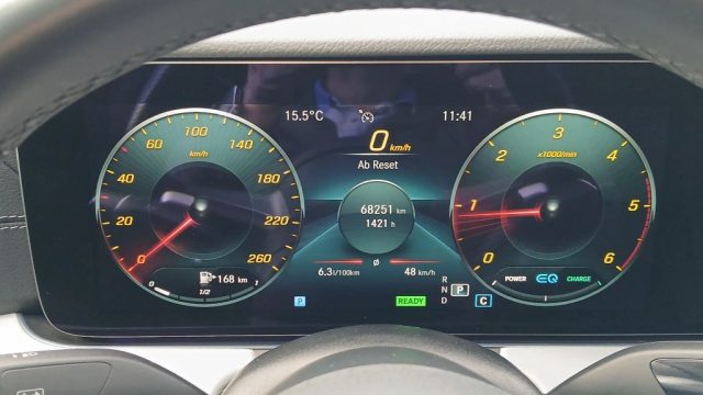 MERCEDES-BENZ E 220 usata, con Boardcomputer
