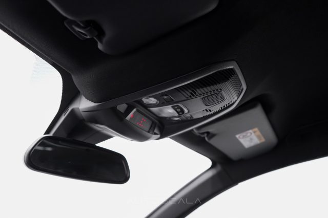 PEUGEOT 5008 usata, con Autoradio digitale