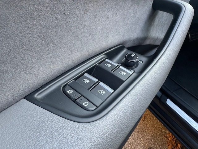 AUDI Q8 usata, con Volante in pelle