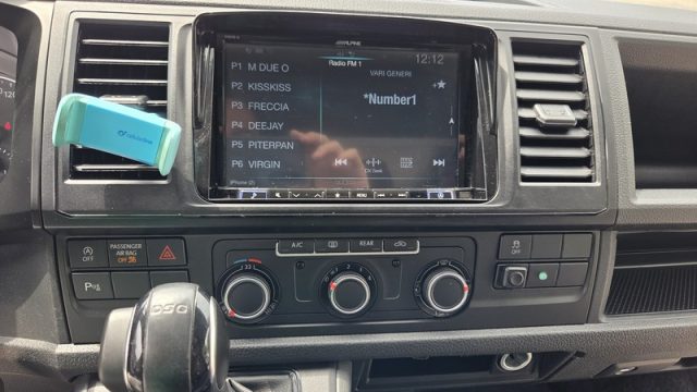 VOLKSWAGEN Caravelle usata, con Vivavoce