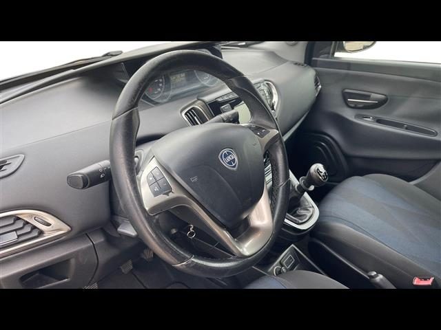 LANCIA Ypsilon usata, con ESP