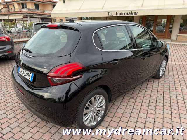 PEUGEOT 208 usata, con Autoradio