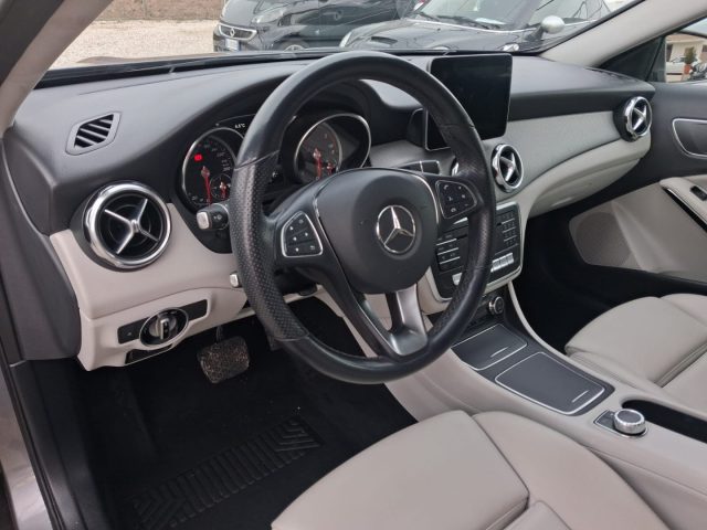 MERCEDES-BENZ GLA 200 usata, con Controllo automatico clima