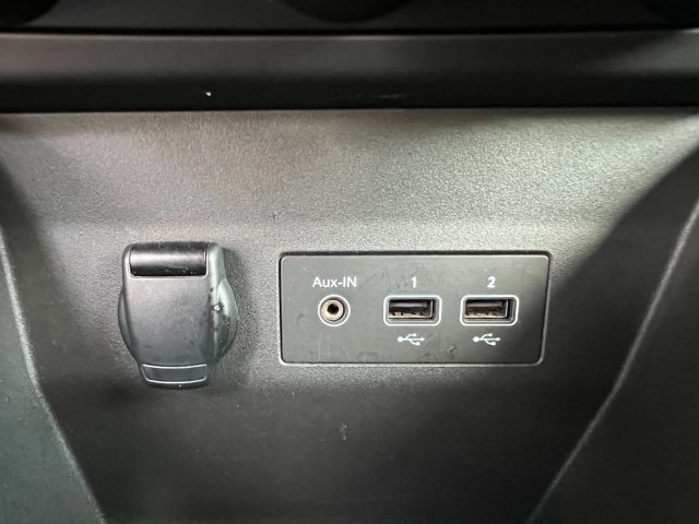 RENAULT Clio usata, con Autoradio digitale