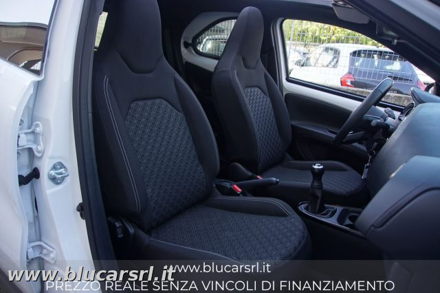 TOYOTA Aygo X usata 10