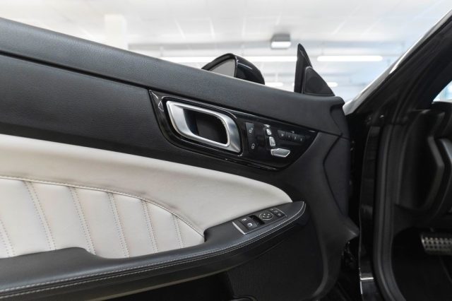 MERCEDES-BENZ SLC 300 usata, con Fendinebbia