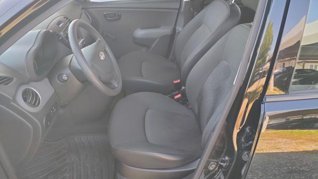 HYUNDAI i10 usata, con Sedile posteriore sdoppiato
