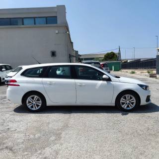PEUGEOT 308 usata, con Airbag