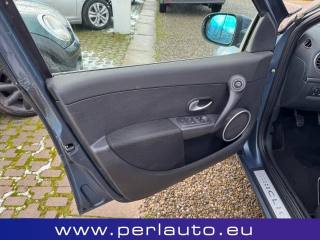 RENAULT Clio usata, con Alzacristalli elettrici