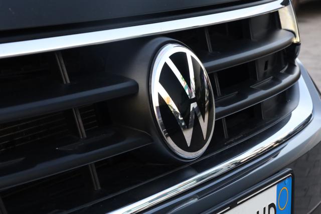 VOLKSWAGEN Tiguan usata, con Sensori di parcheggio anteriori