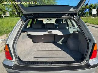 BMW 330 usata, con Autoradio