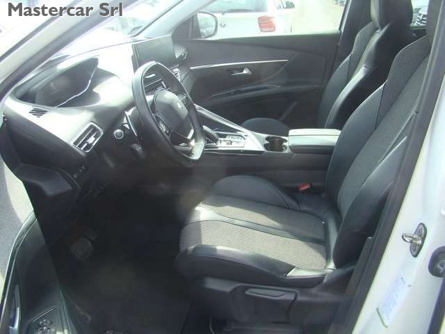 PEUGEOT 5008 usata, con Sistema di navigazione