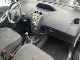 TOYOTA Yaris usata, con Autoradio