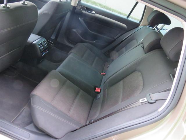 VOLKSWAGEN Passat Variant usata, con Servosterzo