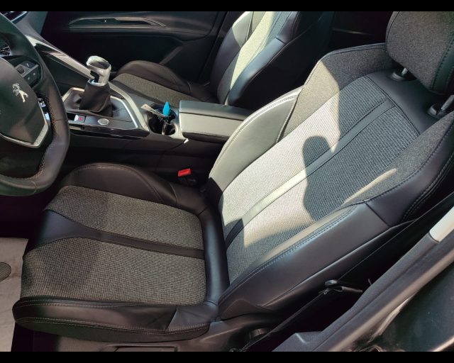 PEUGEOT 5008 usata, con Cerchi in lega