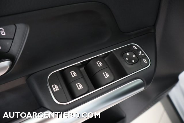 MERCEDES-BENZ GLA 180 usata, con Chiusura centralizzata