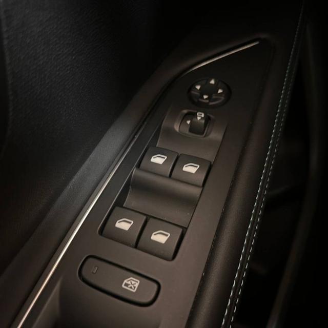 PEUGEOT 5008 usata, con Controllo vocale