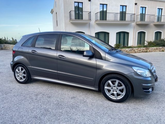 MERCEDES-BENZ B 180 usata, con Chiusura centralizzata