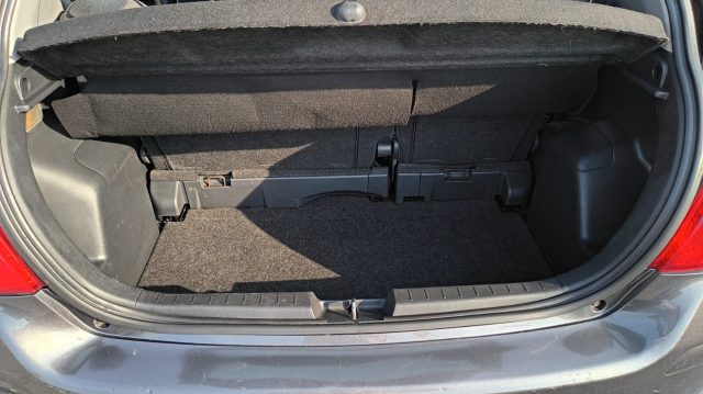 TOYOTA Yaris usata, con Fari Xenon