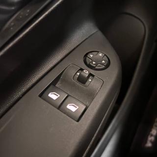 OPEL Corsa usata, con Autoradio digitale