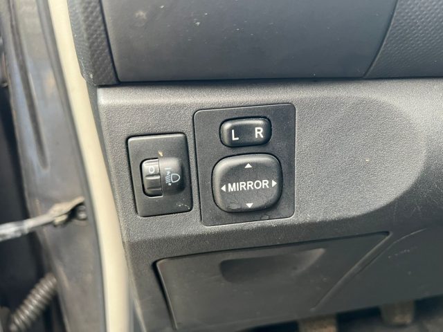 TOYOTA Yaris usata 21