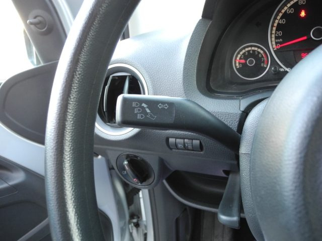 VOLKSWAGEN up! usata 25