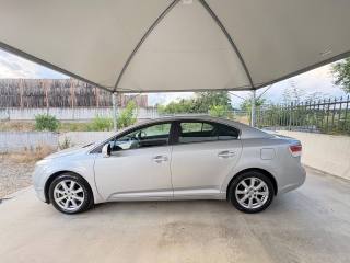 TOYOTA Avensis usata, con Boardcomputer
