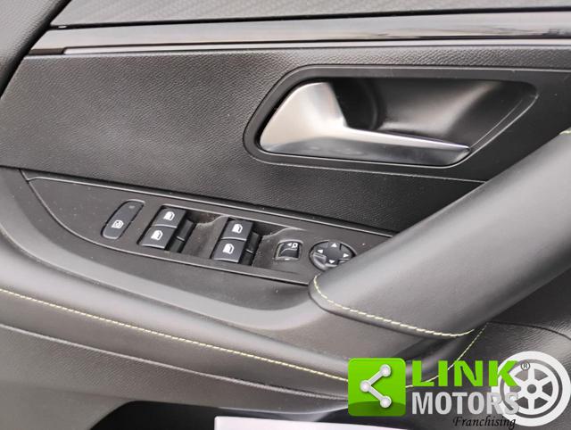 PEUGEOT 2008 usata, con Sedile posteriore sdoppiato