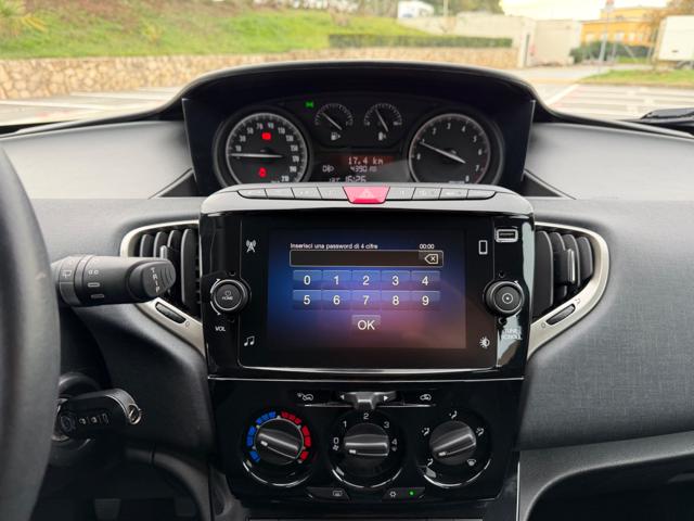 LANCIA Ypsilon usata, con Park Distance Control