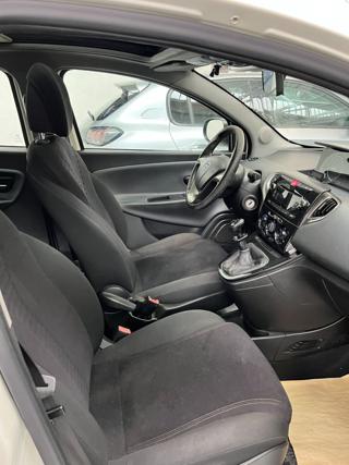 LANCIA Ypsilon usata, con ESP