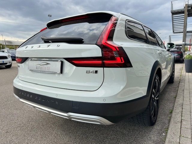 VOLVO V90 Cross Country usata, con Alzacristalli elettrici