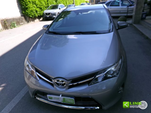 TOYOTA Auris usata, con Fari LED
