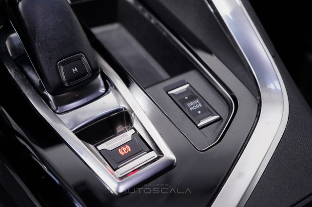 PEUGEOT 5008 usata, con Volante multifunzione