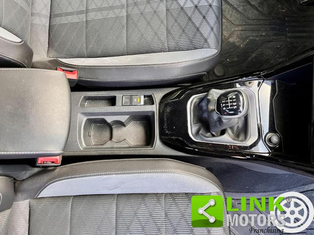 VOLKSWAGEN T-Roc usata, con USB