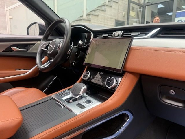 JAGUAR F-Pace usata, con Fari Xenon