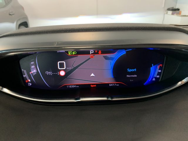 PEUGEOT 3008 usata, con Leve al volante