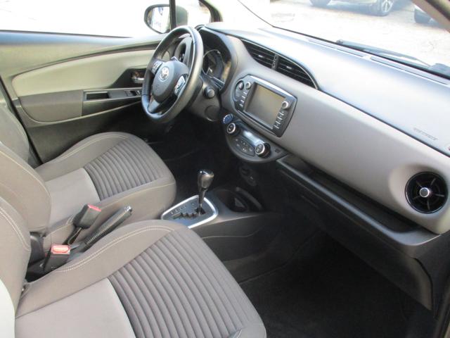 TOYOTA Yaris usata, con Autoradio digitale