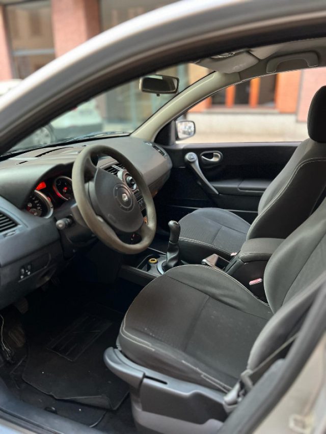 RENAULT Megane usata, con Specchietti laterali elettrici