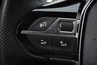PEUGEOT 5008 usata, con Touch screen