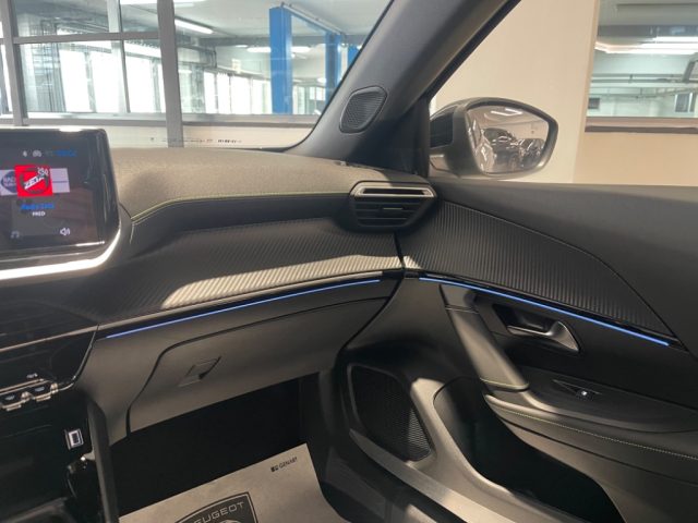 PEUGEOT 2008 usata, con Leve al volante