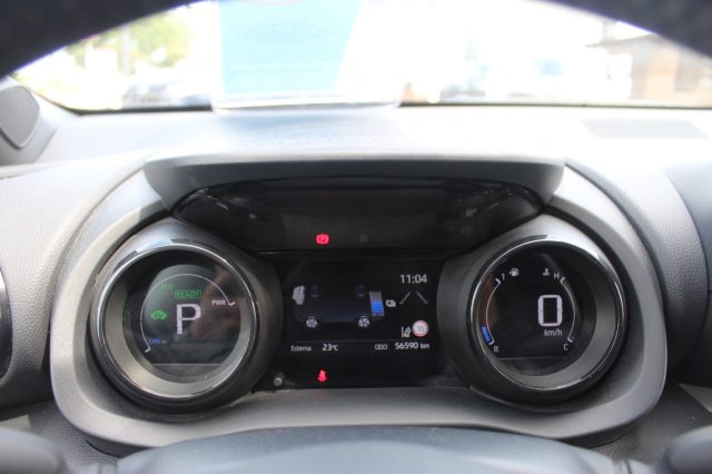 TOYOTA Yaris usata, con Fari LED