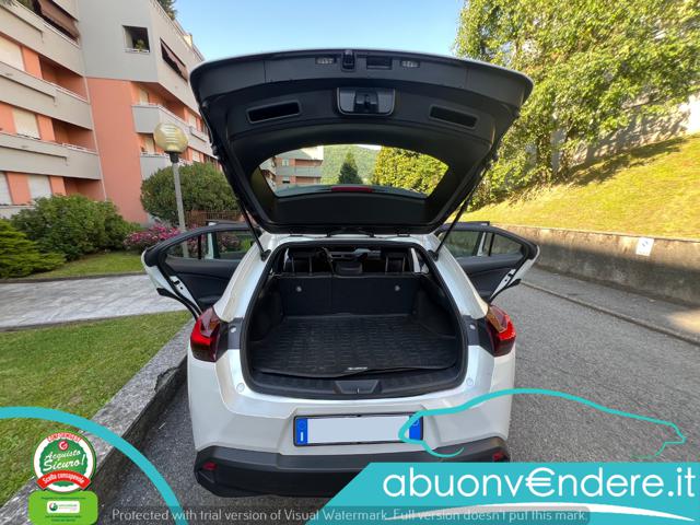 LEXUS UX 250h usata, con Volante in pelle