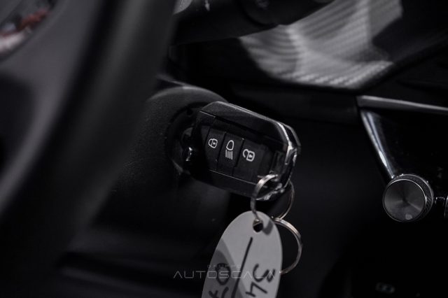PEUGEOT 2008 usata, con Volante in pelle