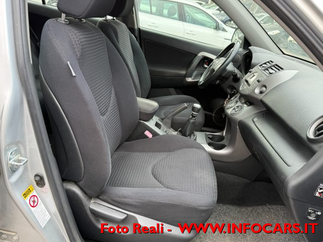 TOYOTA RAV 4 usata, con Autoradio