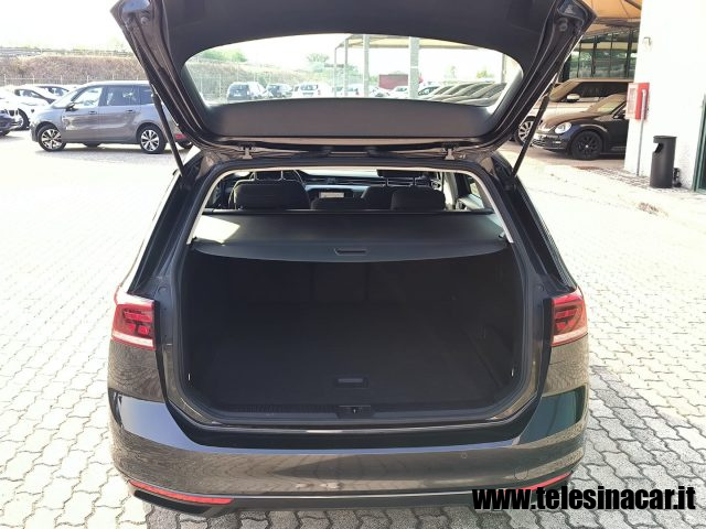 VOLKSWAGEN Passat Variant usata, con Sensori di parcheggio posteriori