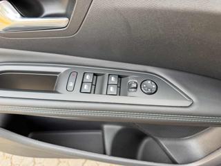 PEUGEOT 3008 usata, con Sedile posteriore sdoppiato