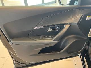 PEUGEOT 2008 usata, con Sistema di navigazione