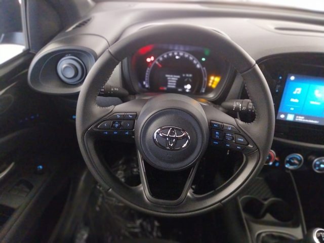 TOYOTA Aygo X usata, con Autoradio