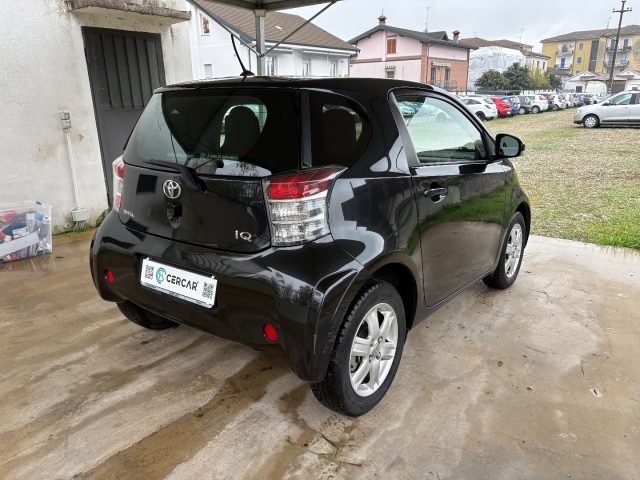 TOYOTA iQ usata, con Autoradio