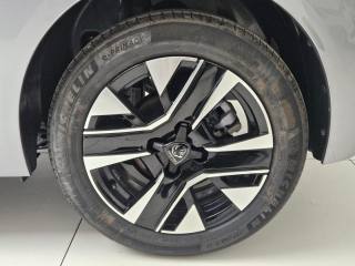 PEUGEOT 208 usata, con Sensori di parcheggio posteriori